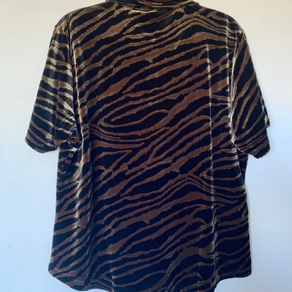 Christie & Jill velour button down animal print - Picture 2 of 5